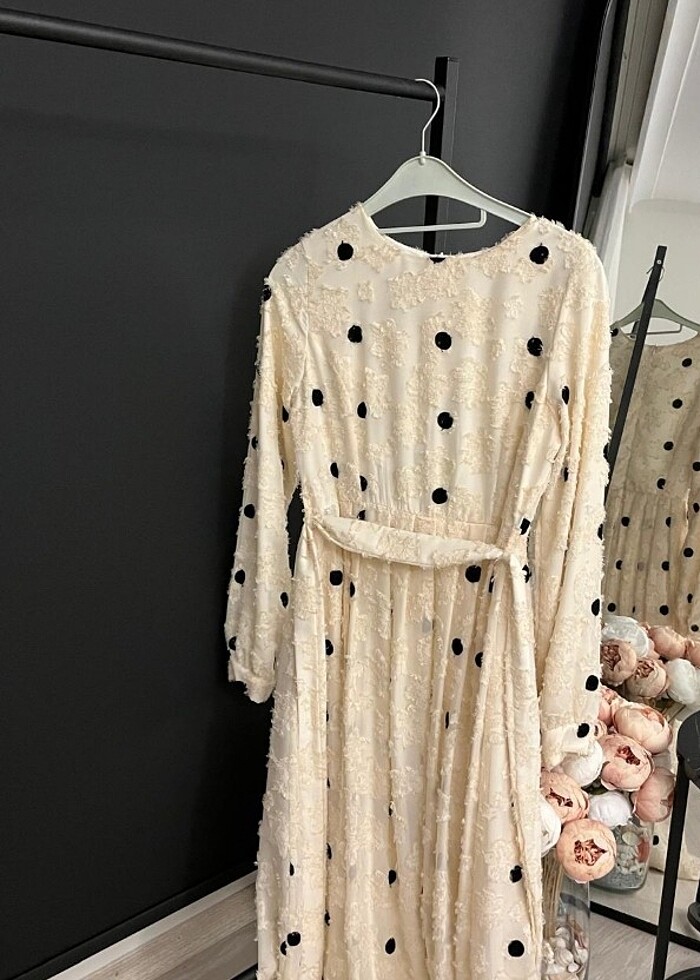 Puantiyeli kabarık elbise  - Görsel 2