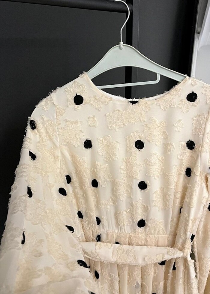 Puantiyeli kabarık elbise  - Görsel 3