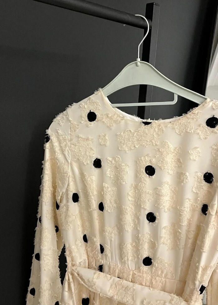 Puantiyeli kabarık elbise  - Görsel 5