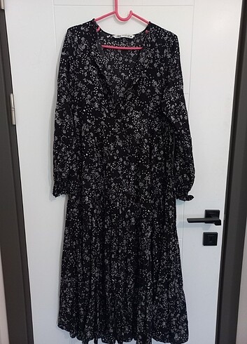 Zara uzun elbise. Ben 2 kere giydim. Bir kere kışın bir kere bah
