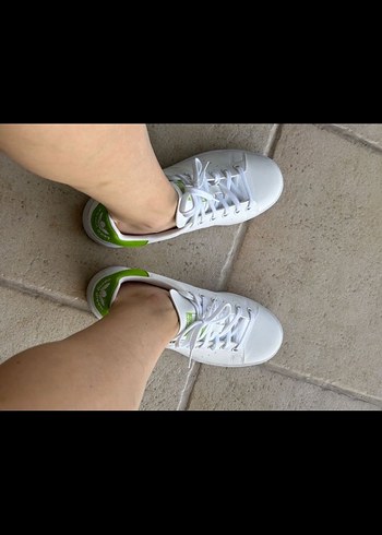 Adidas Kermit Detaylı Beyaz Adidas Sneakers