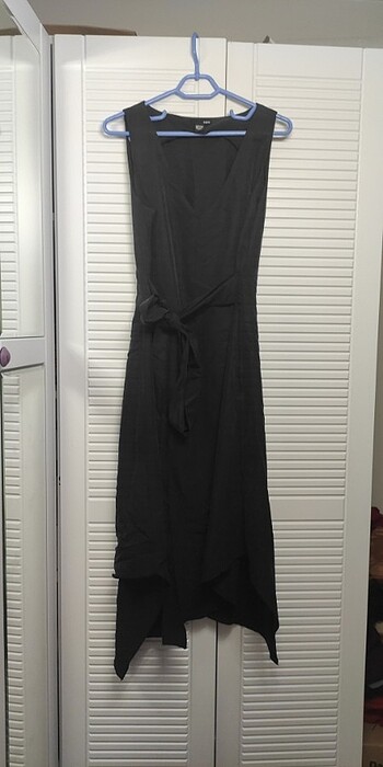 Siyah asimetrik elbise