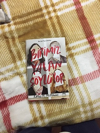 Birimiz yalan söylüyor