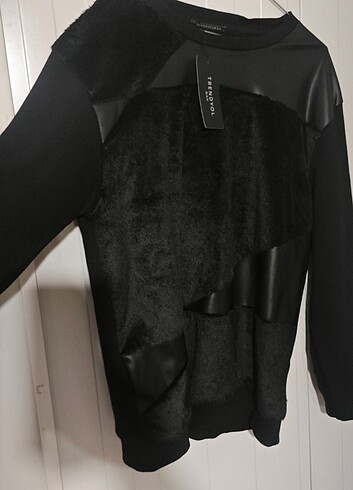 Sweatshirt etiketli 