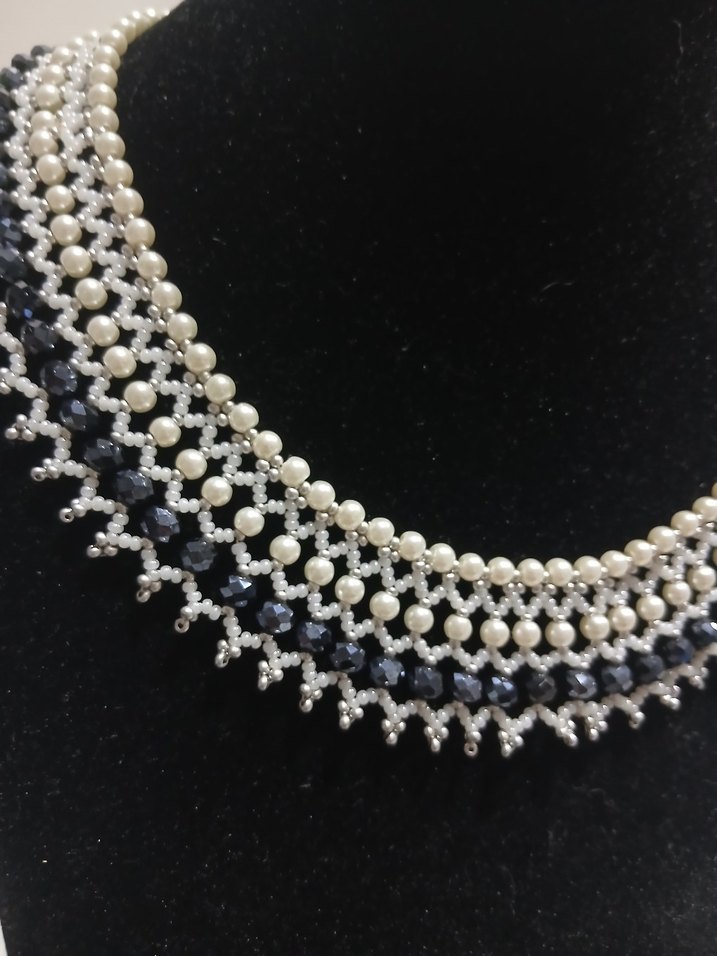 Boncuk İşlemeli Gri Beyaz Midi Kolye - Görsel 2