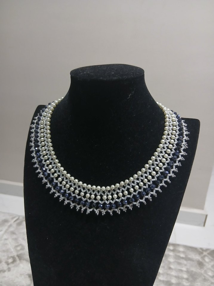 Boncuk İşlemeli Gri Beyaz Midi Kolye - Görsel 3