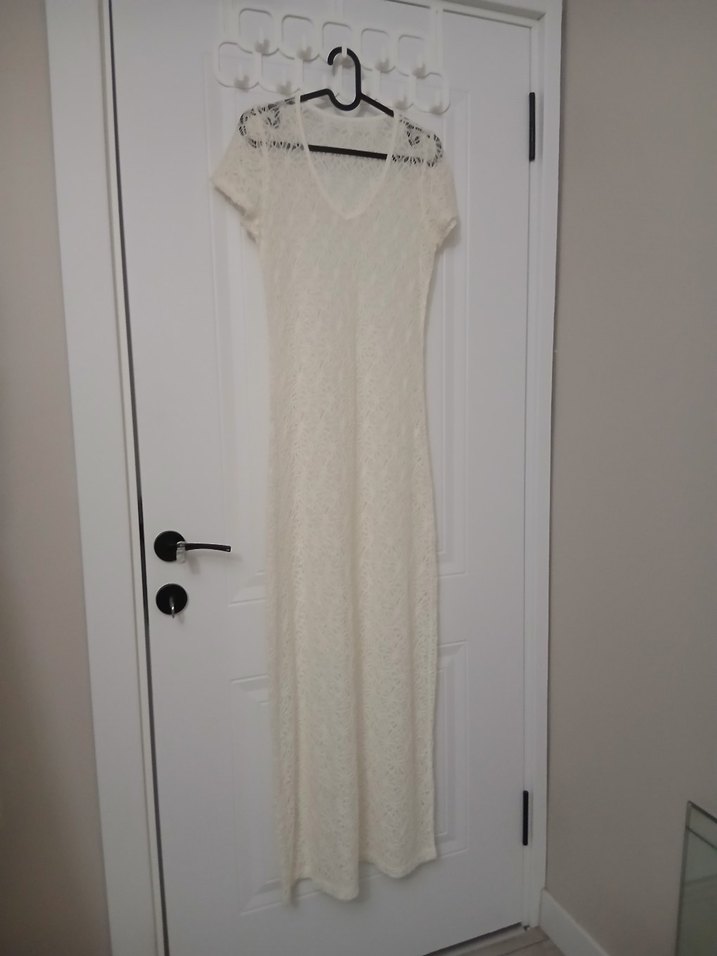 Dantel Detaylı Beyaz V Yaka Midi Elbise - Görsel 3