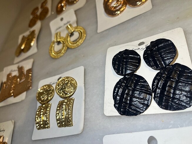 Beden çeşitli Renk Chanel model küpelerimiz geldii????