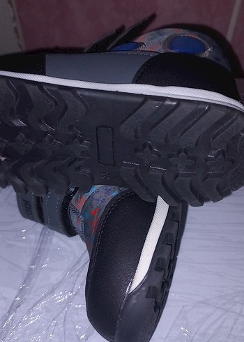 Çocuklar İçin Çok Renkli Yılan Desenli Bot - Görsel 3