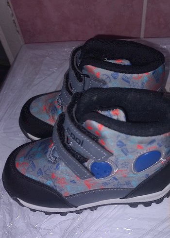 Çocuklar İçin Çok Renkli Yılan Desenli Bot - Görsel 2