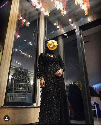 Üç boyutlu çiçekli elbise