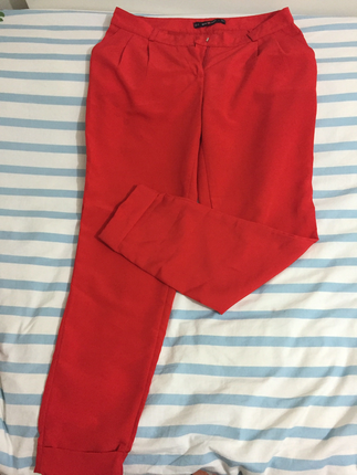Kırmızı pantolon