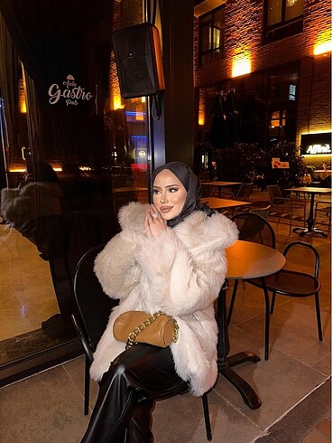 Zara Muadil Bej Standart Kürk