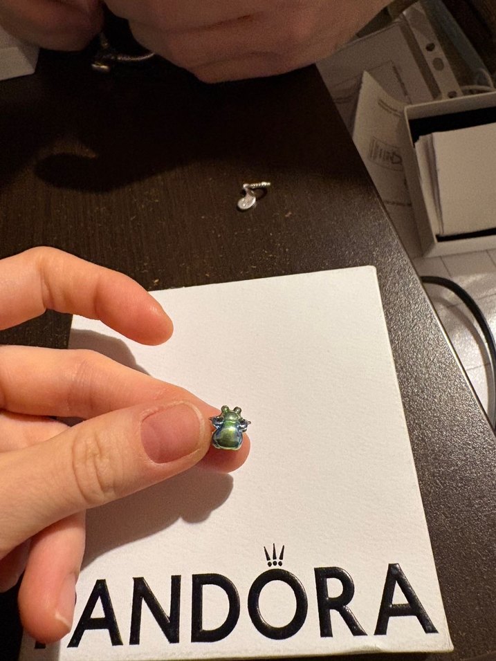 Pandora Tırmanan Yeşil Kurbağa Charm - Görsel 3