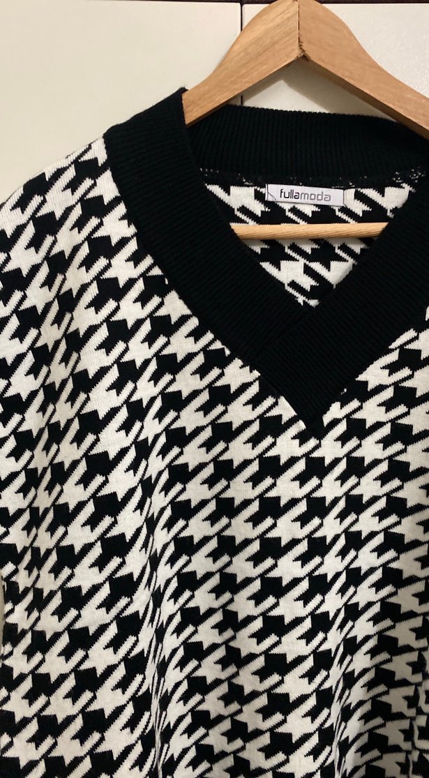 Kadın Siyah Beyaz Desenli V Yaka Kısa Kollu Süveter - Görsel 2
