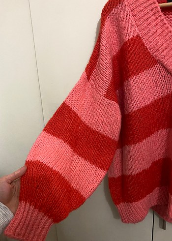 Kırmızı Çizgili V Yakalı Örgü Kadın Kazak - Görsel 2