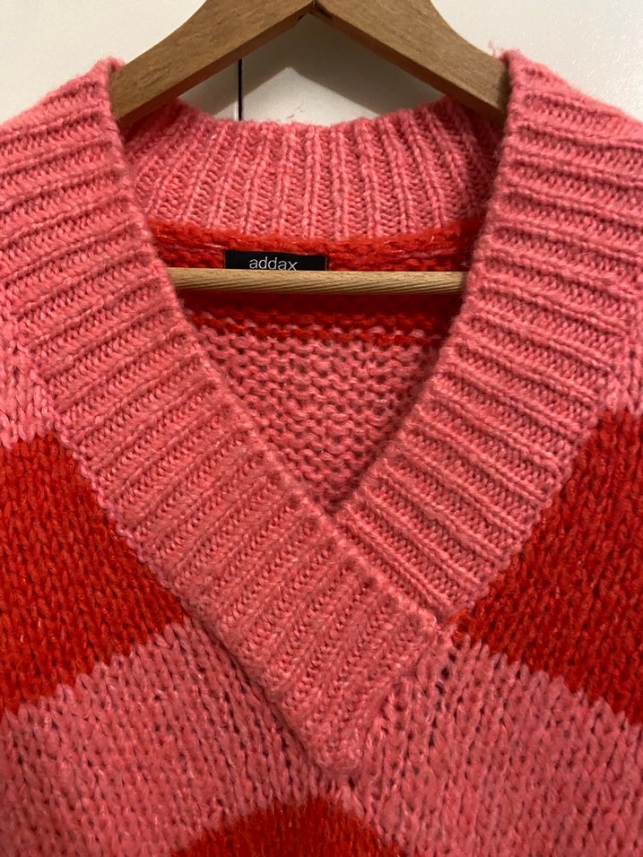 Kırmızı Çizgili V Yakalı Örgü Kadın Kazak - Görsel 3