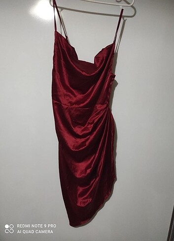 xs Beden bordo Renk Saten yandan büzgülü ve yırtmaçlı abiye elbise