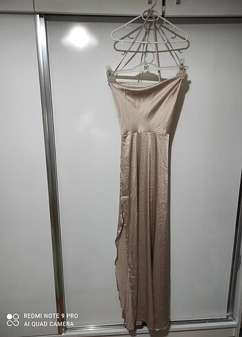 Sheinside Sırt dekolteli yırtmaçlı saten elbise 