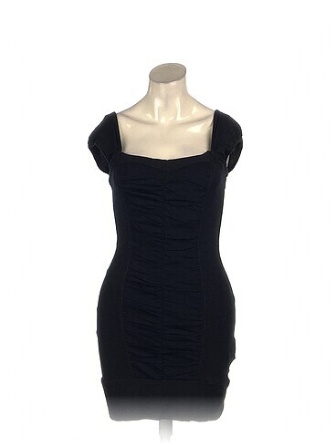 PreLoved Kısa Elbise %70 İndirimli.