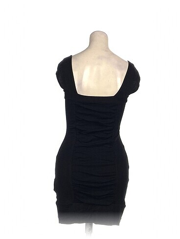 m Beden PreLoved Kısa Elbise %70 İndirimli.