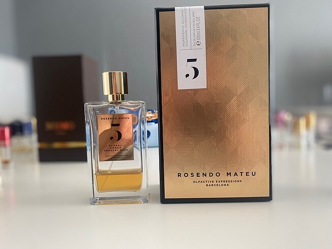 Rosendo Mateu No.5 Floral Amber Sensual Musk