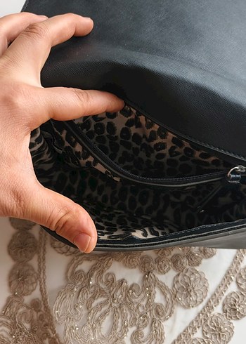 Nine West Zincir Detaylı Siyah Deri Kadın Çanta - Görsel 3