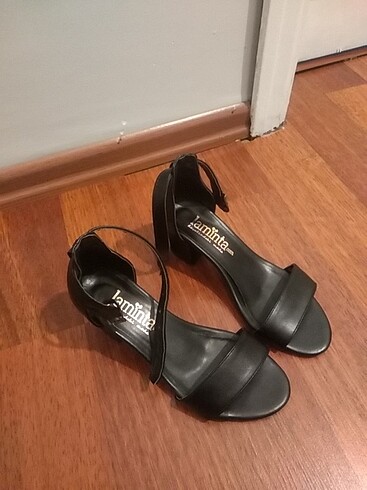 Siyah Topuklu Ayakkabı 