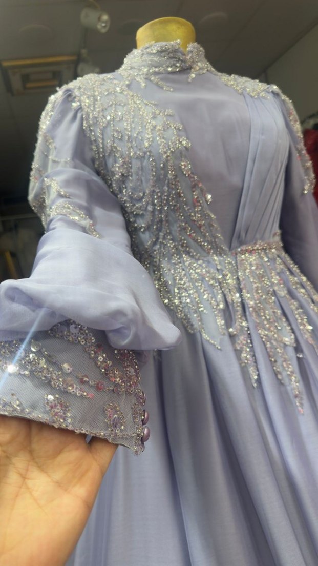 Mor İşlemeli Uzun Kollu V drapeli Abiye Elbise - Görsel 3