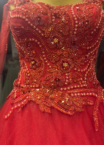 Kırmızı İşlemeli Uzun Abiye Elbise - Görsel 3