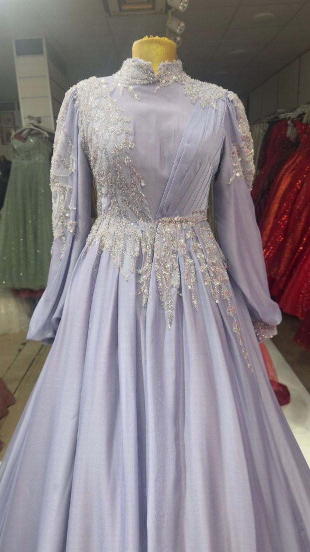 Kırmızı İşlemeli Uzun Abiye Elbise - Görsel 5