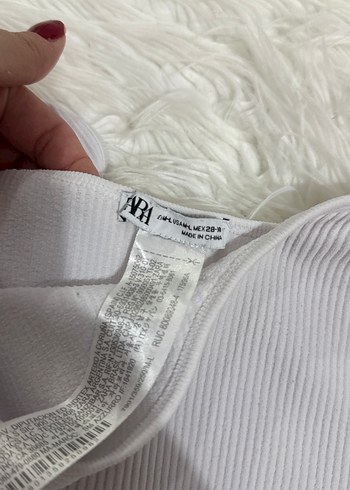 Beyaz V Yakalı Mini Kadın Crop Top - Görsel 2