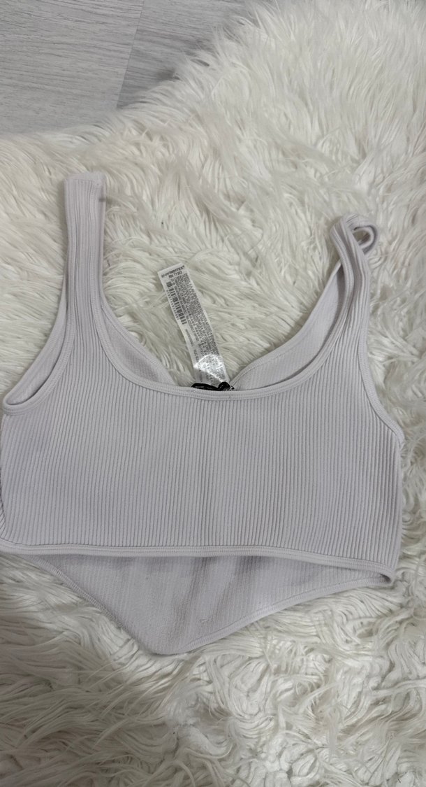 Beyaz V Yakalı Mini Kadın Crop Top - Görsel 3