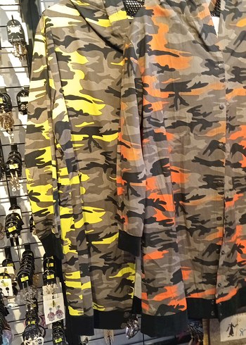 Kapüşonlu, Kemerli Kamuflaj Desenli Yağmurluk - Görsel 5