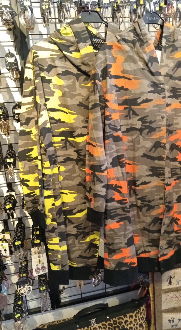 Kapüşonlu, Kemerli Kamuflaj Desenli Yağmurluk - Görsel 5