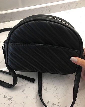 bershka siyah kol çantası
