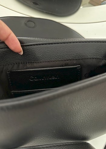  Beden siyah Renk Calvin Klein Siyah Deri Kadın Çapraz Çanta