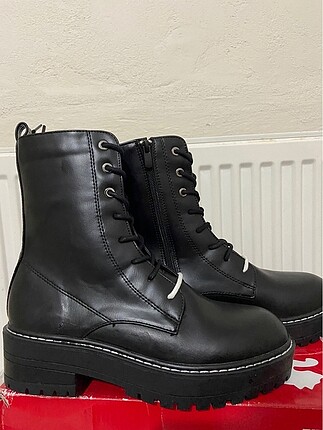 39 Beden Stradivarius Kadın Bot