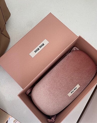 Miu miu ve celine gözlük kutusu