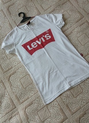 Levis tshirt