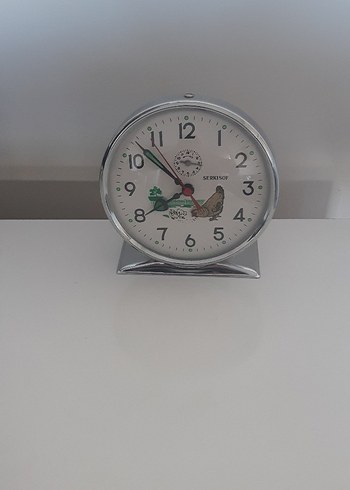 Beden beyaz Renk Tavuklu Kurmalı Masa Saati