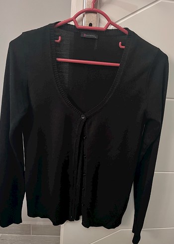 Siyah Düğmeli Kadın Hırka - Görsel 2