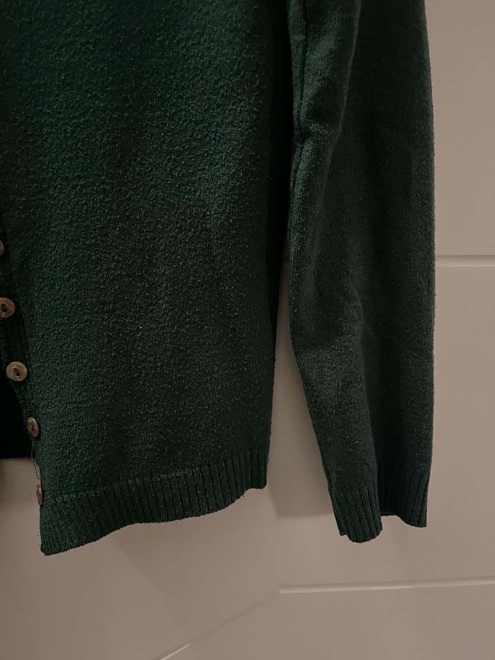 Düğmeli Koyu Yeşil Kadın Hırka - Görsel 3