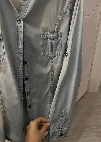 Düğmeli Uzun Kollu Denim Gömlek - Görsel 3