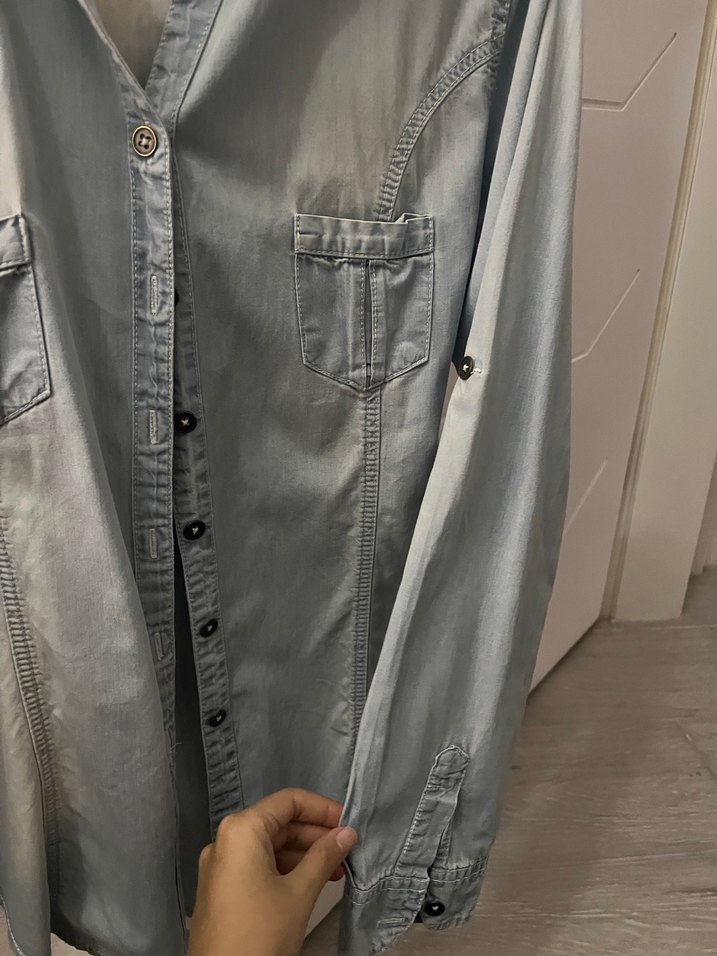 Düğmeli Uzun Kollu Denim Gömlek - Görsel 3