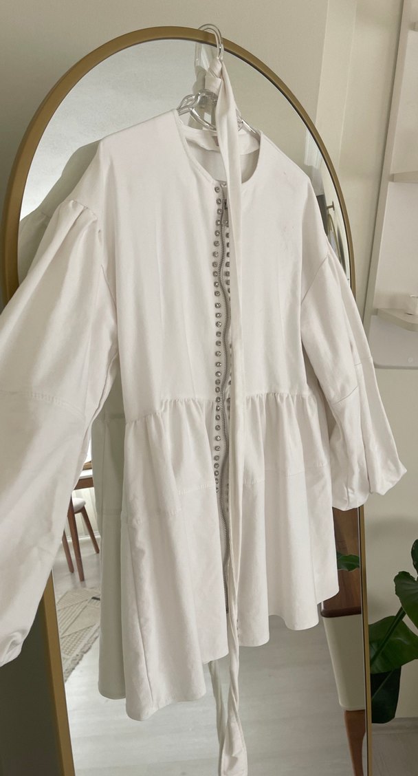 Düğmeli, Nakışlı Beyaz  trenç - Görsel 3