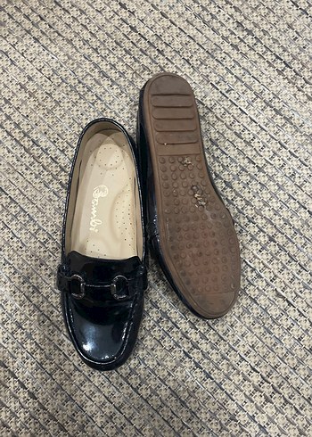 Parlak Siyah Yılan Desenli Tokalı Loafer - Görsel 3