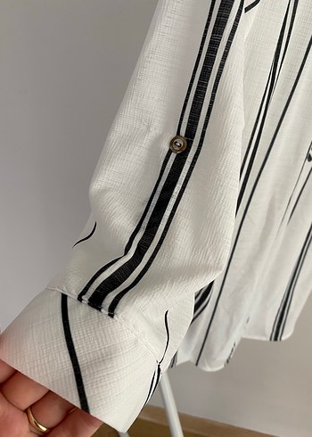 Düğmeli, Uzun Kollu Çizgili Kadın Gömlek - Görsel 3