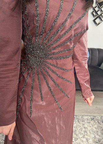 48 Beden Bordo Uzun Drapeli Nakışlı Abiye Elbise