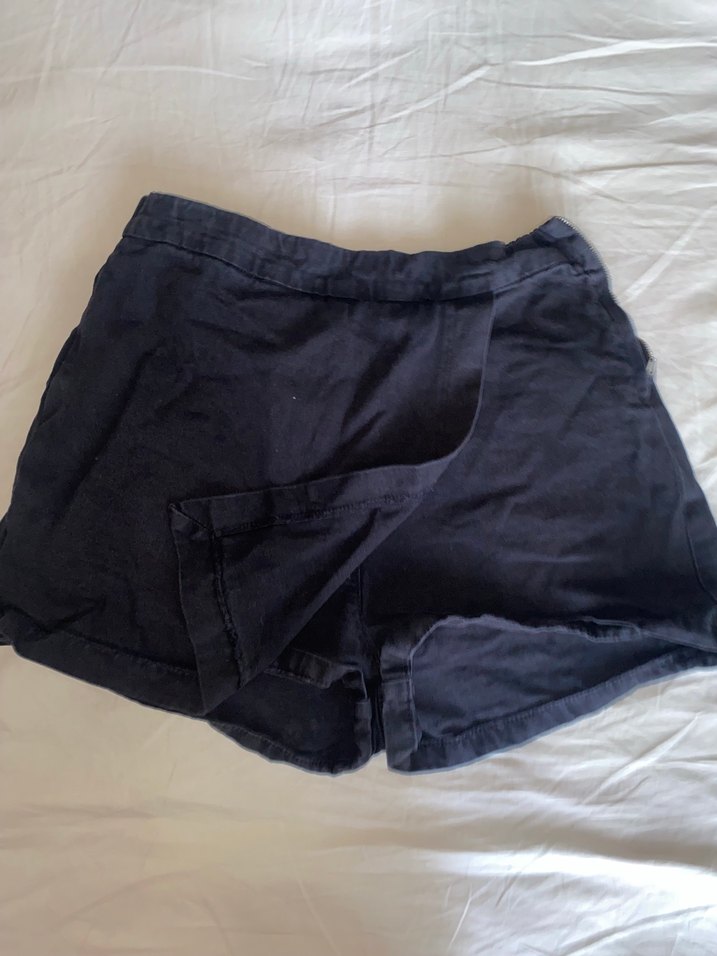 Siyah Rahat Kesim Keten Midi Şort - Görsel 2